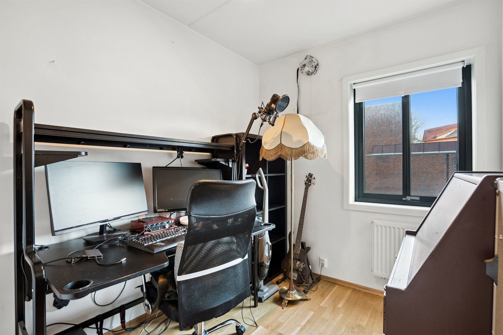 1.etg. Soverom nr 2 av fin størrelse som kan benyttes som kontor Galleribilde