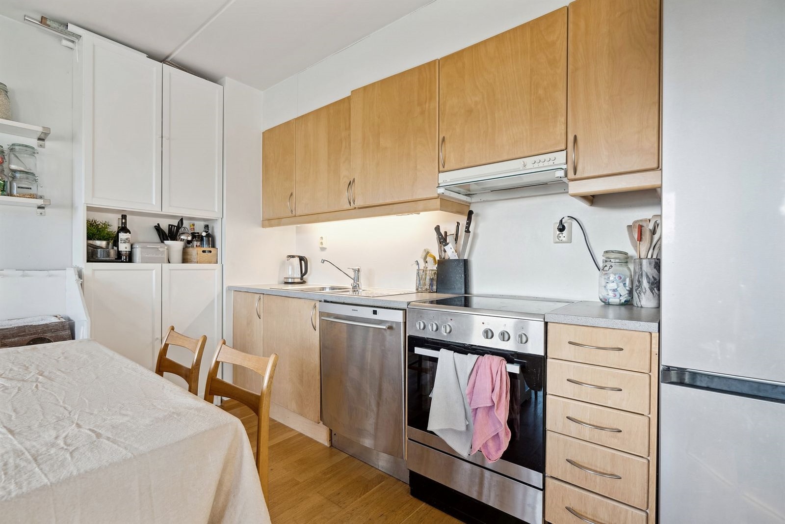 Stort og lyst kjøkken Galleribilde