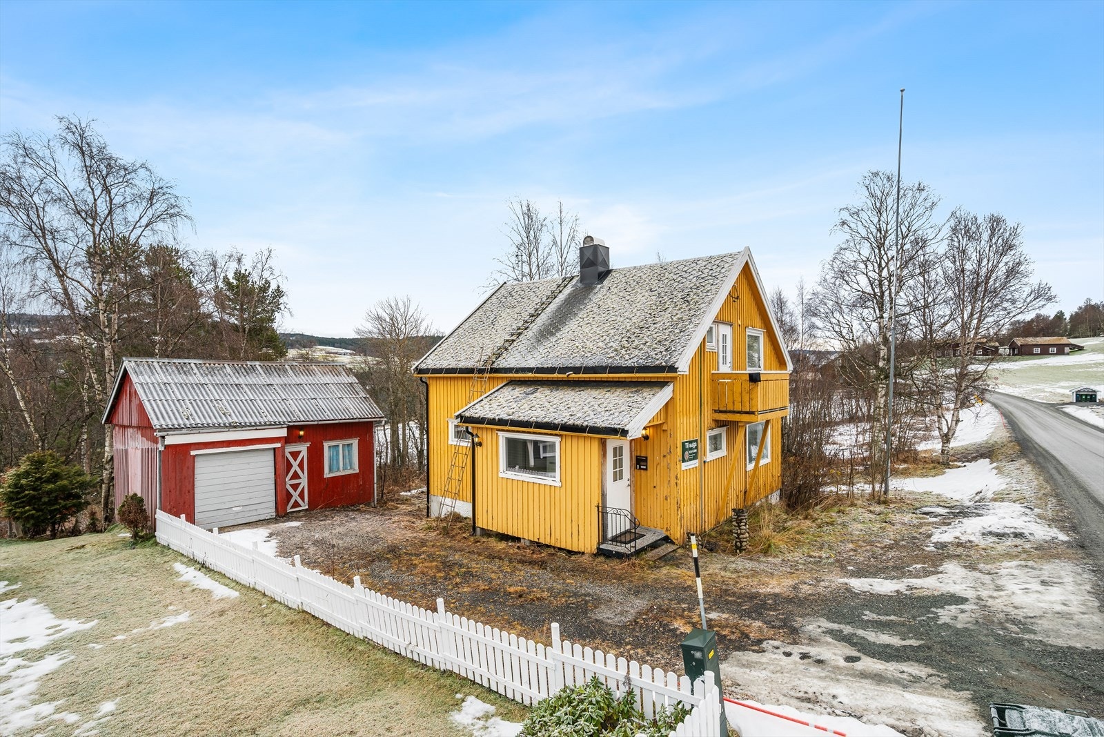 Eiendommen ligger fint til på Soknedal med landlig og usjenert beliggenhet. Galleribilde