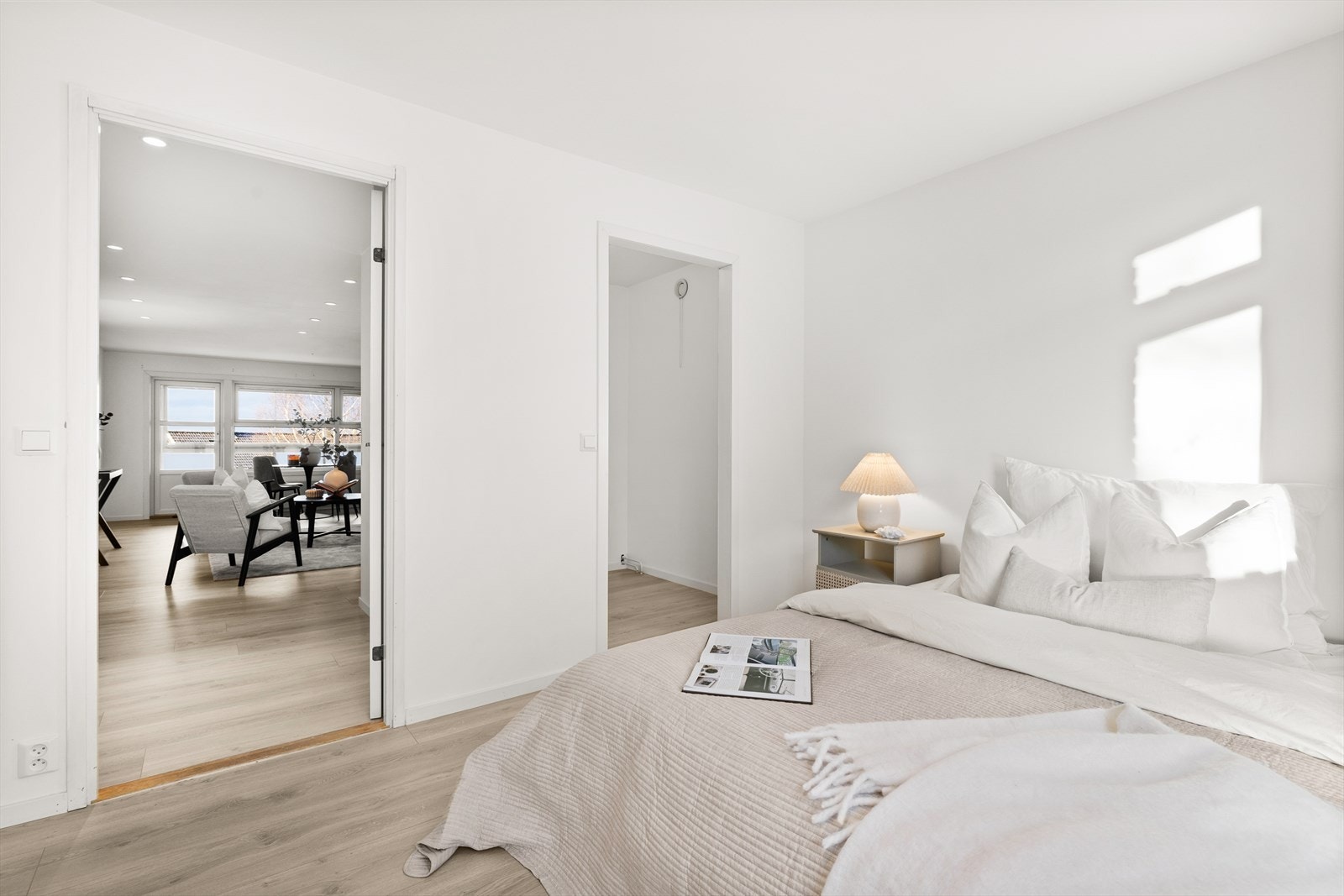 Soverommet er tilknyttet egen garderobe på nesten 4 kvm Galleribilde