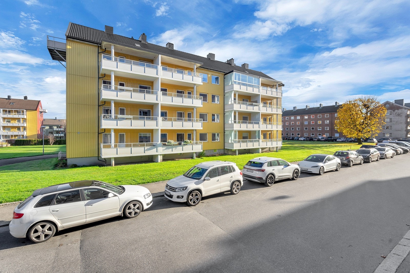 Valhalla borettslag er et veldrevet borettslag, med umiddelbar nærhet til bl.a dagligvarebutikk (Coop prix), Grim Bakeri og kafe. Kvadraturen og flotte turområder er også i kort avstand fra leiligheten Galleribilde