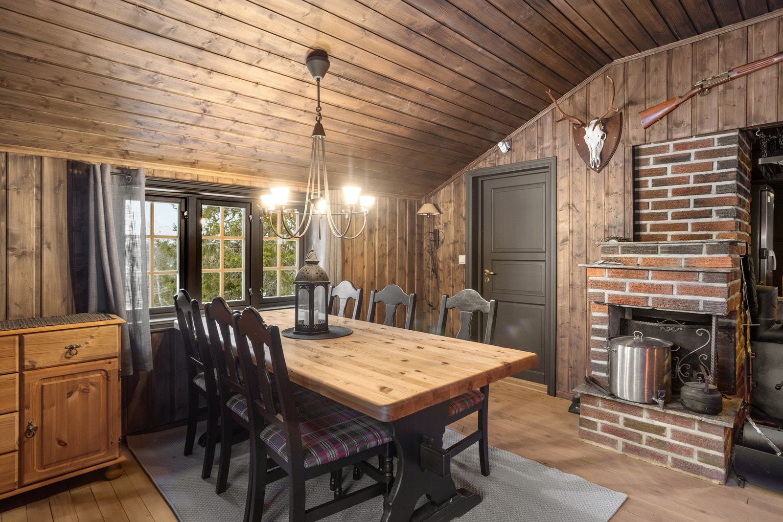 God plass til sittegrupper i stuen Galleribilde