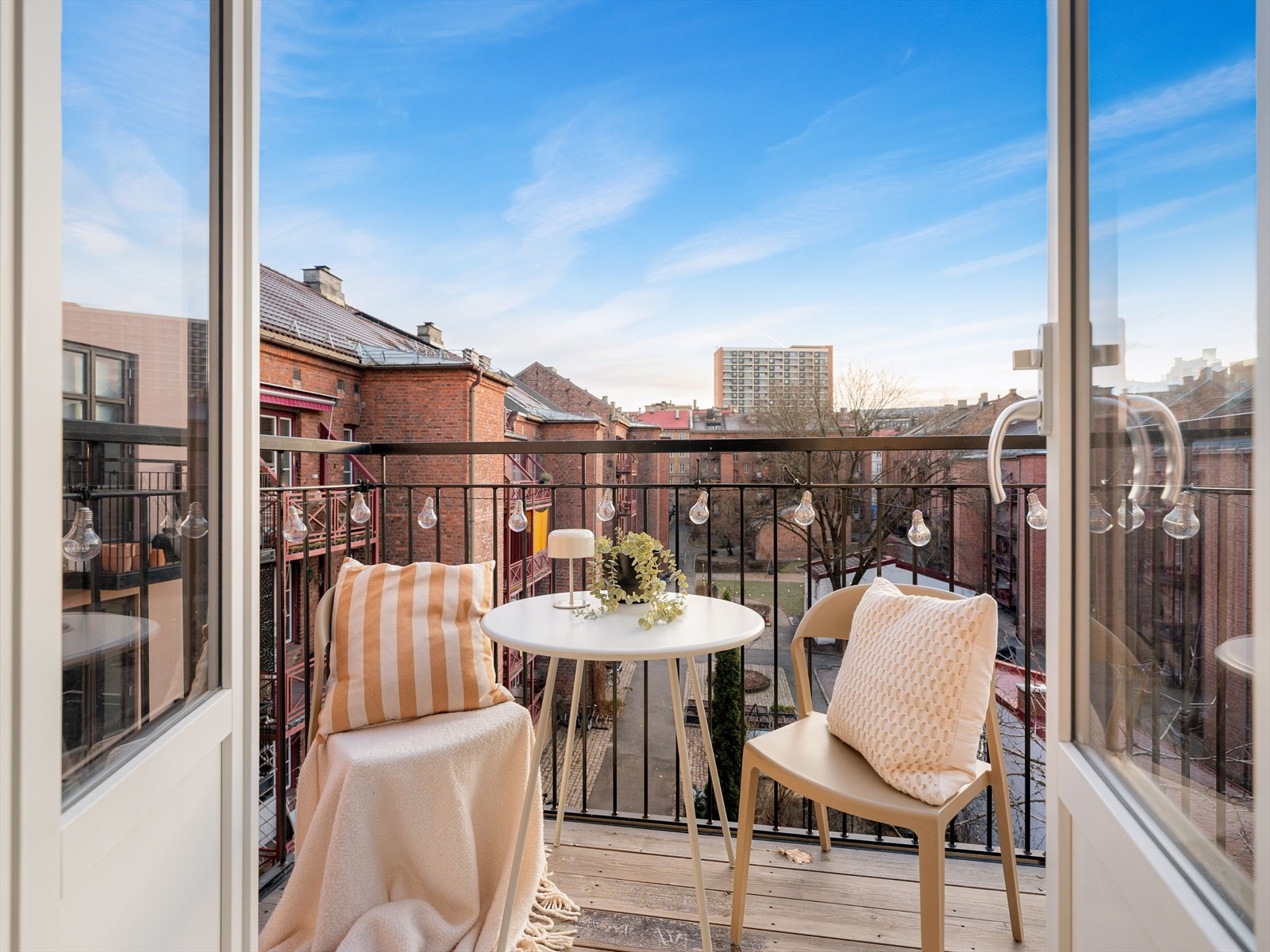 - Sør-østvendt solrik balkong på ca. 3 m² - Galleribilde