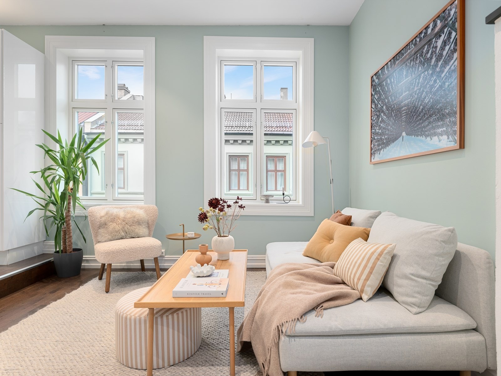 - De store vindusflatene bidrar til flotte innvendige lysforhold. Vinduene er fra 2024 - Galleribilde