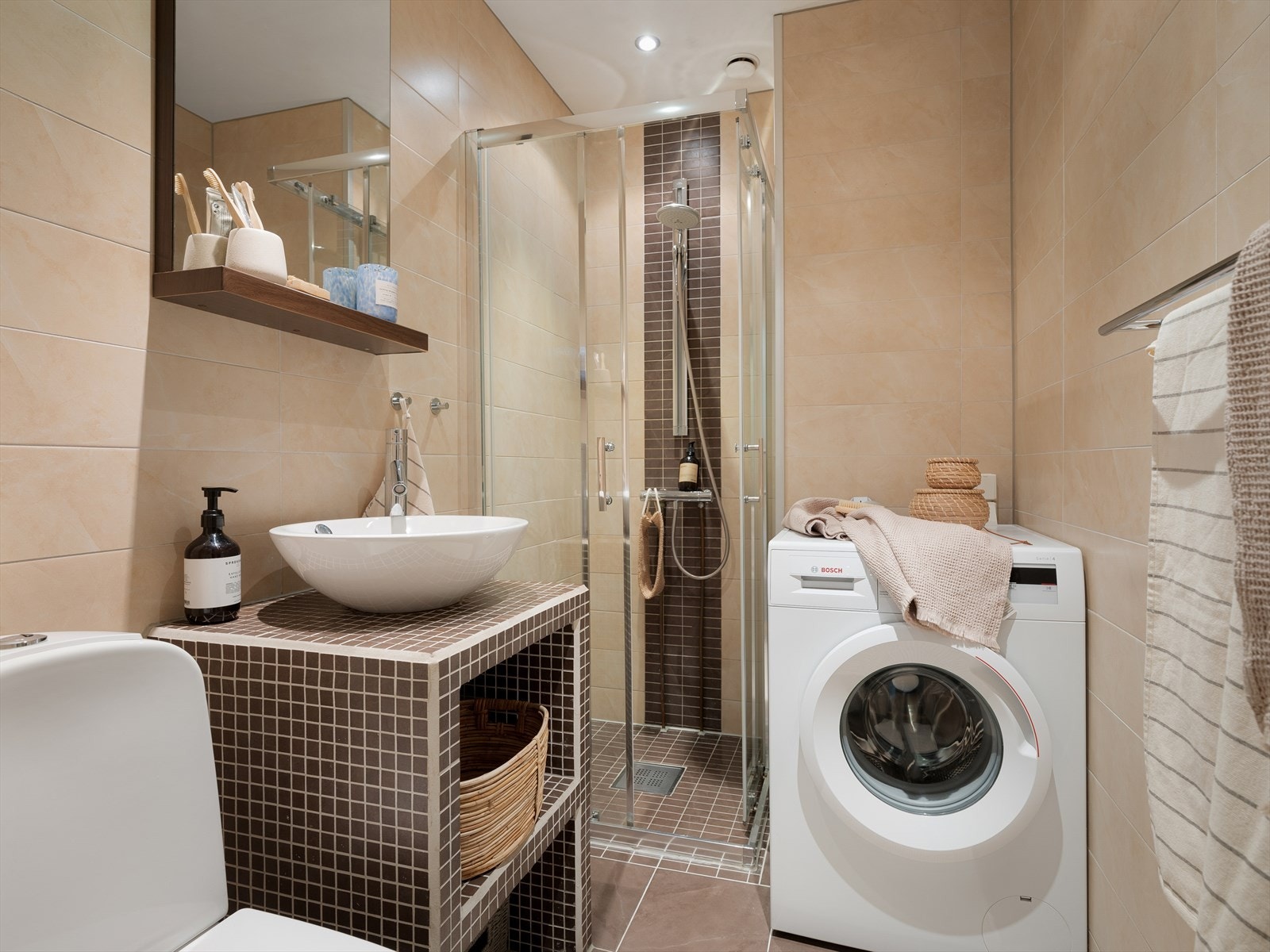 - Helfliset baderom med opplegg for vaskemaskin fra 2008 - Galleribilde