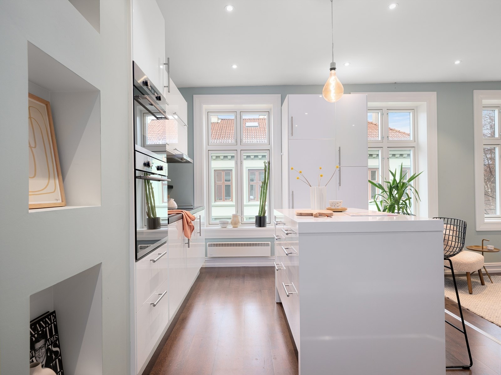 - Det ble satt inn nytt kjøleskap og varmeelementer i komfyren i 2024 - Galleribilde