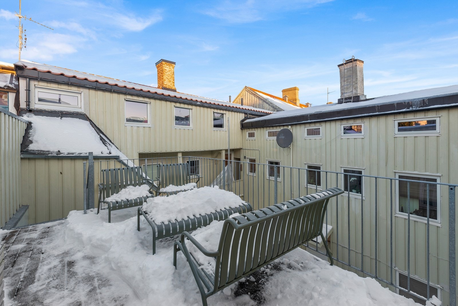 Koselig felles takterrasse med gode solforhold. Galleribilde