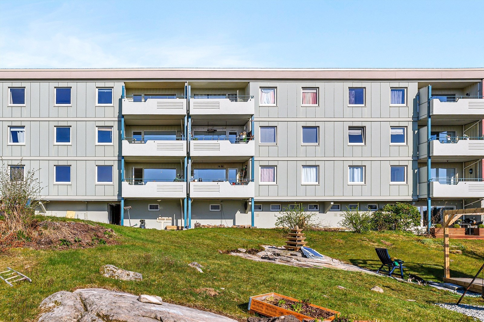 Flotte grøntområder, fri utsikt og gode solforhold fra leiligheten. Galleribilde