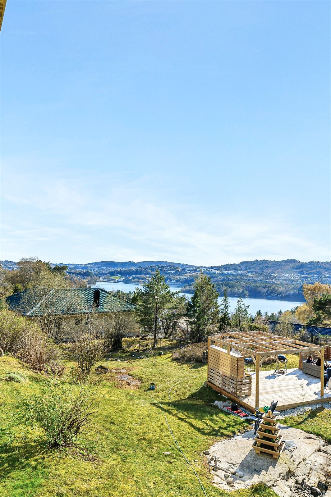 Flott og fri utsikt fra terrassen. Galleribilde