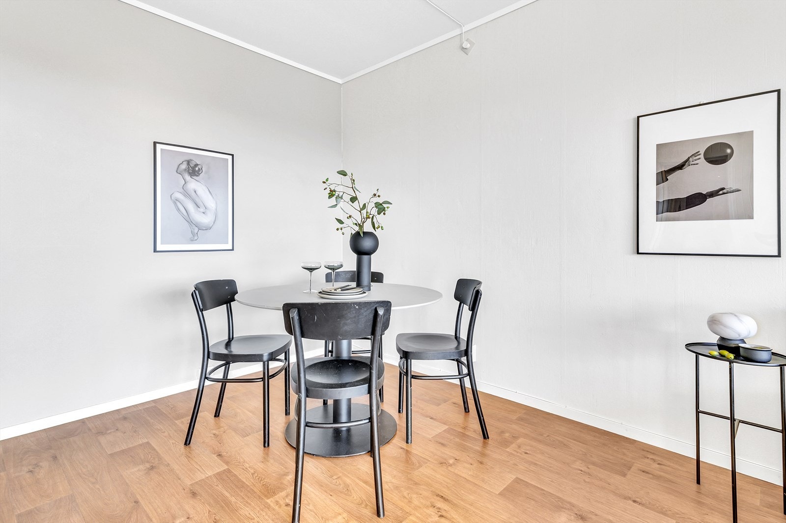 God plass til spisebord i stuen. Galleribilde