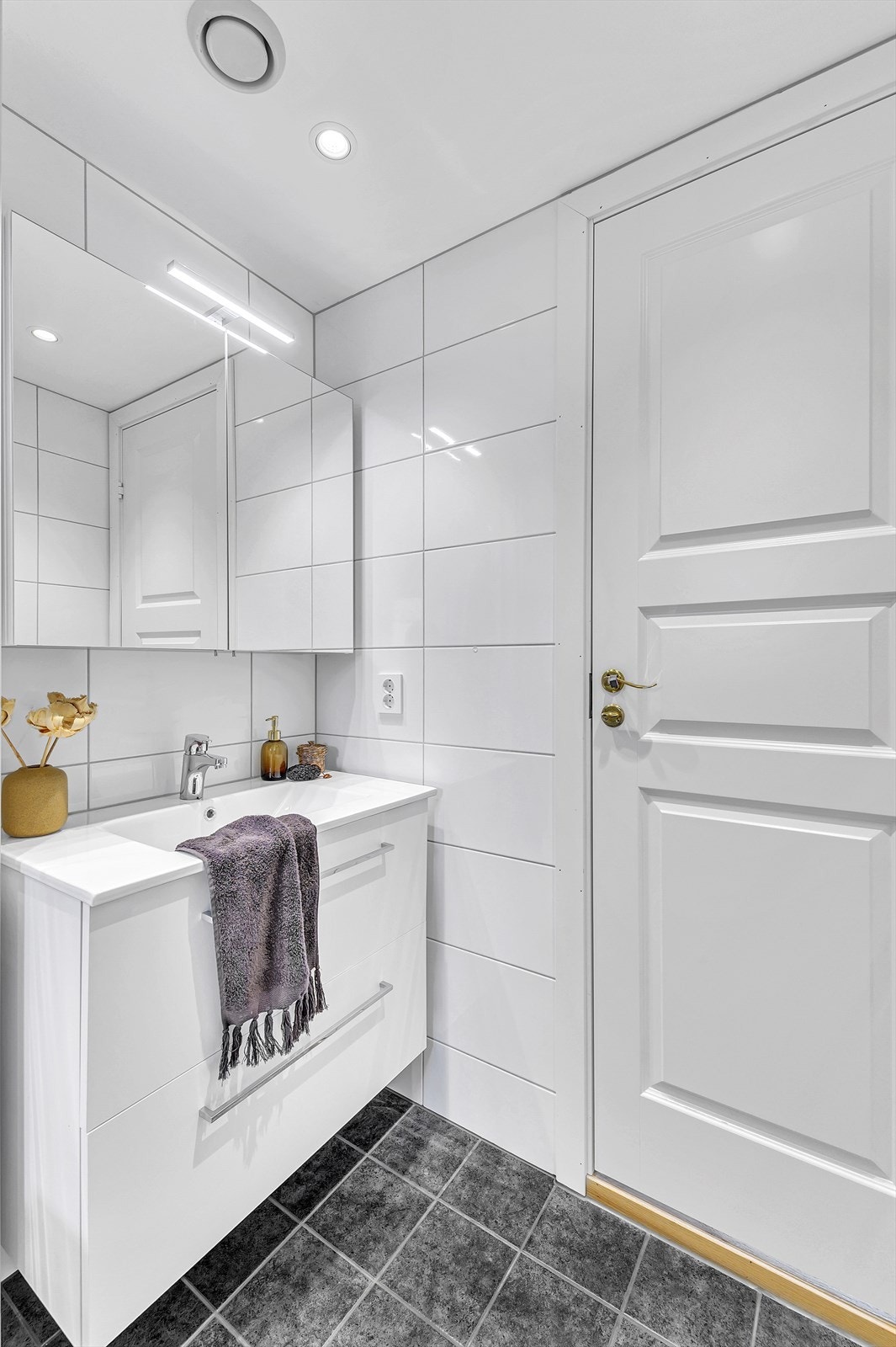 Varmekabler i gulv. Galleribilde