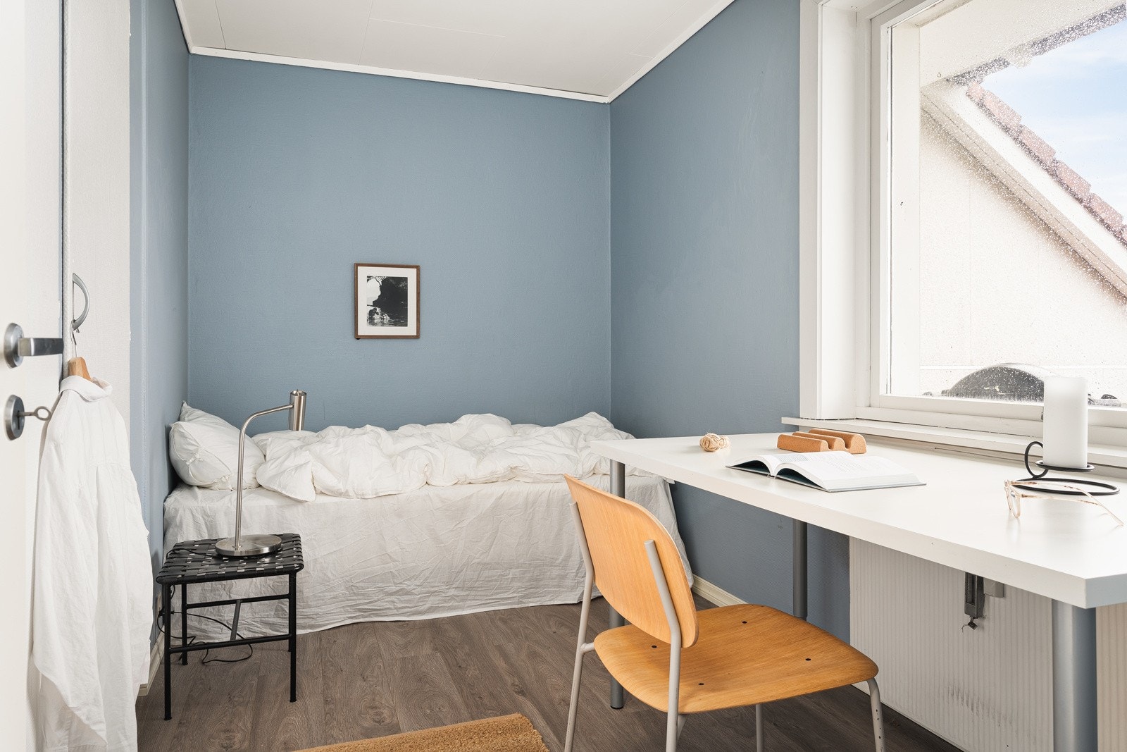 Rommene måler 12,3 og 9,1 kvm. Her er det god plass til seng, samt en stor garderobeløsning. Galleribilde