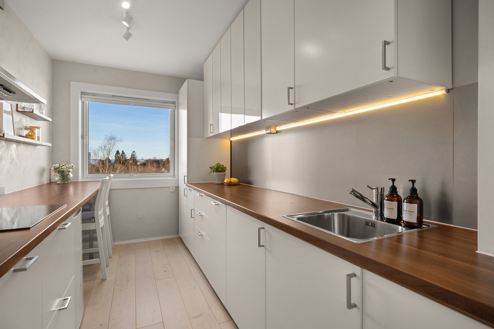 Fin IKEA kjøkkeninnredning fra 2013. Galleribilde