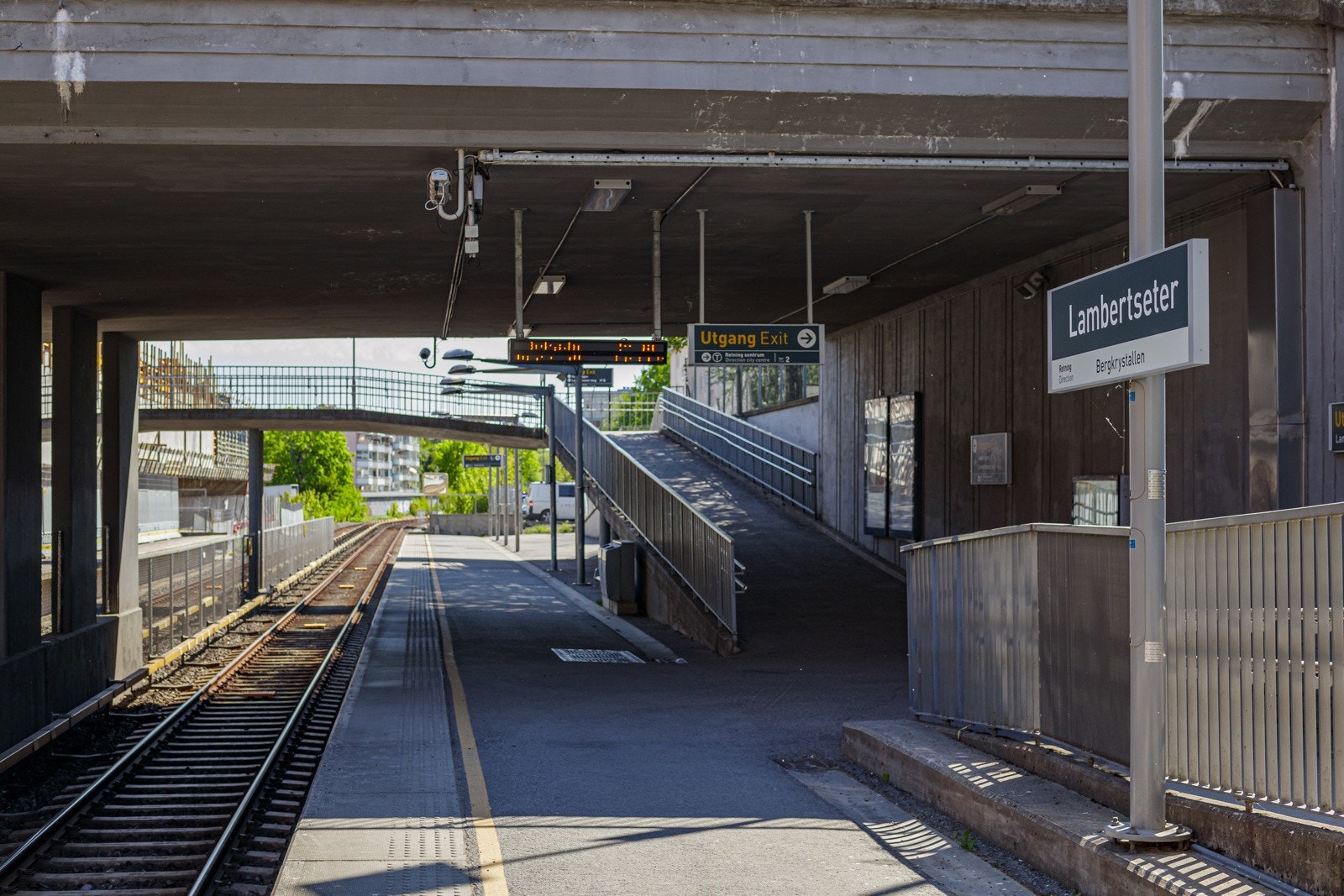 Lambertseter t-bane 5 minutter gange unna. Galleribilde