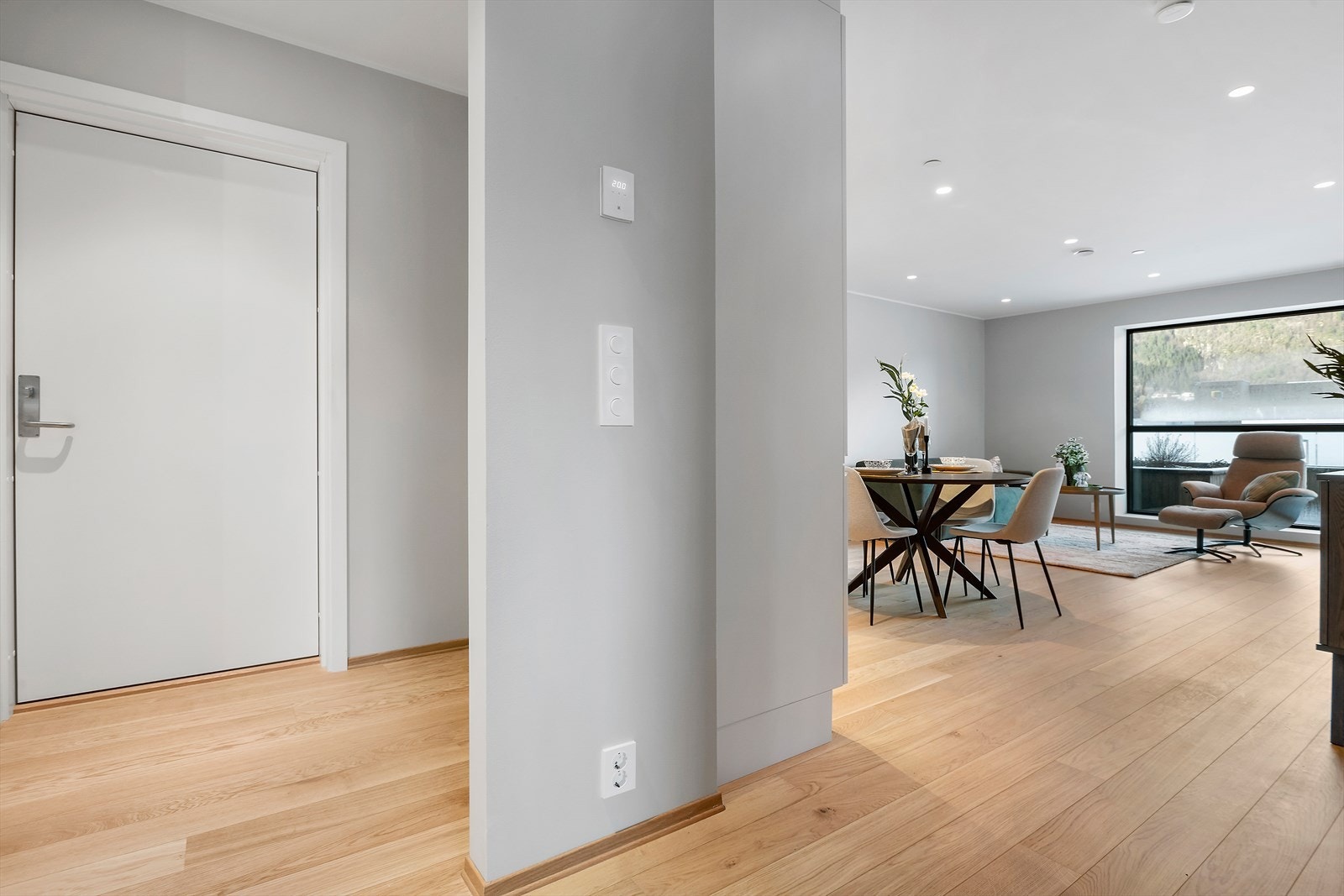 Entre med plass til garderobeløsning Galleribilde