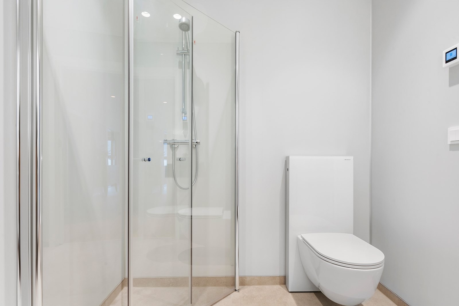 Vegghengt wc og innfellbare dusjvegger Galleribilde