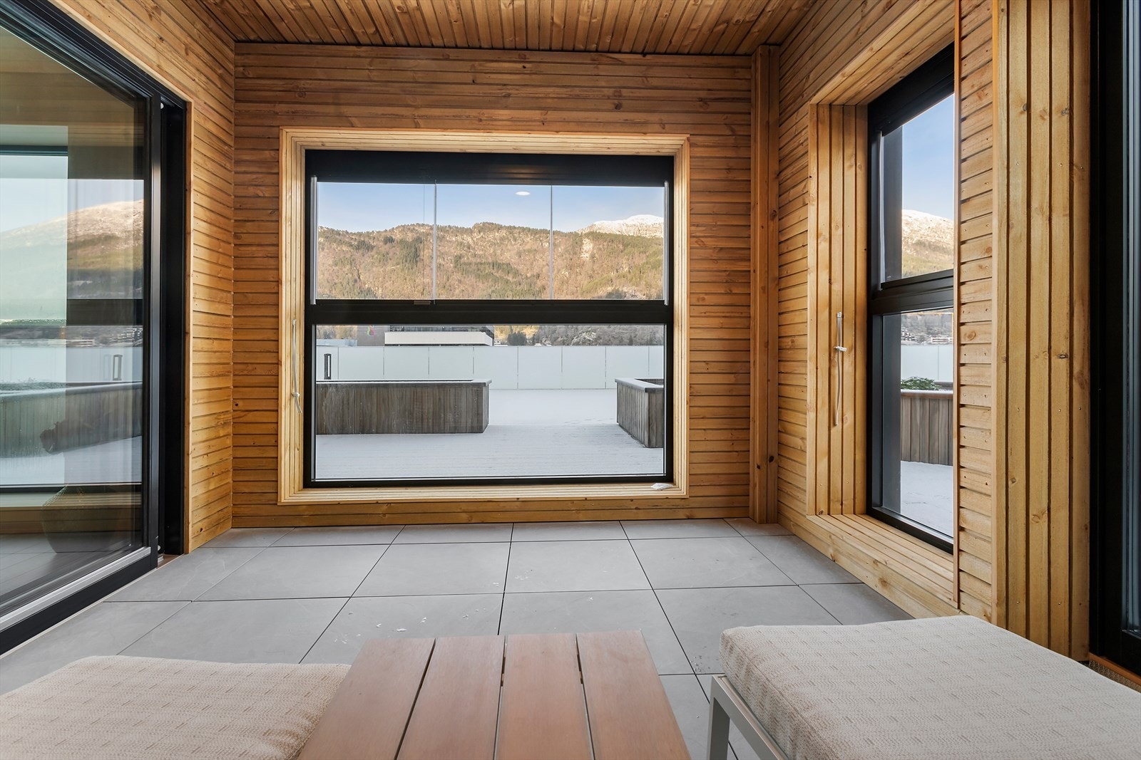 Innglasset balkong Galleribilde