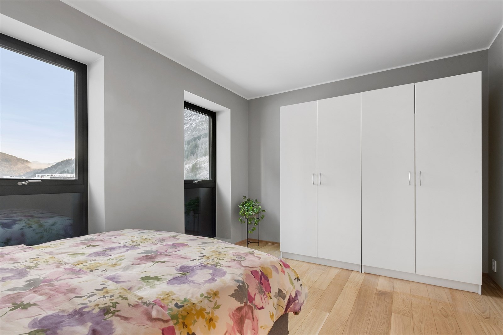 Det er garderobeskap i soverommene Galleribilde