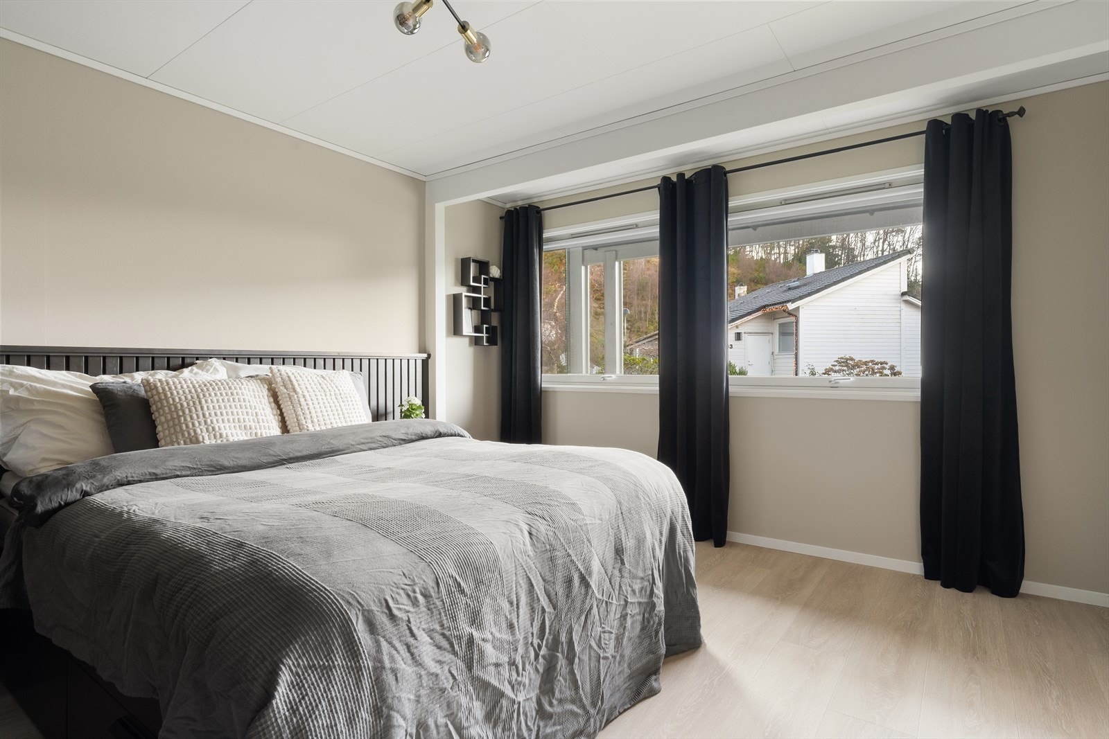 Nytt laminatgulv Galleribilde