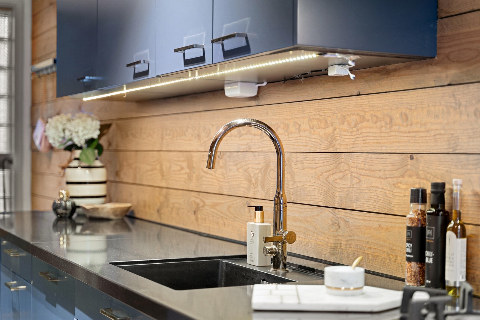 Detaljbilde av kjøkken. Galleribilde