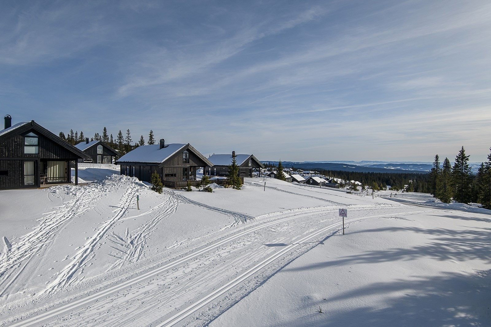 Vinteren nærmer seg! Her har du umiddelbar tilgang til oppkjørte løyper med forbindelse til milevis med topp preparerte skispor. Galleribilde
