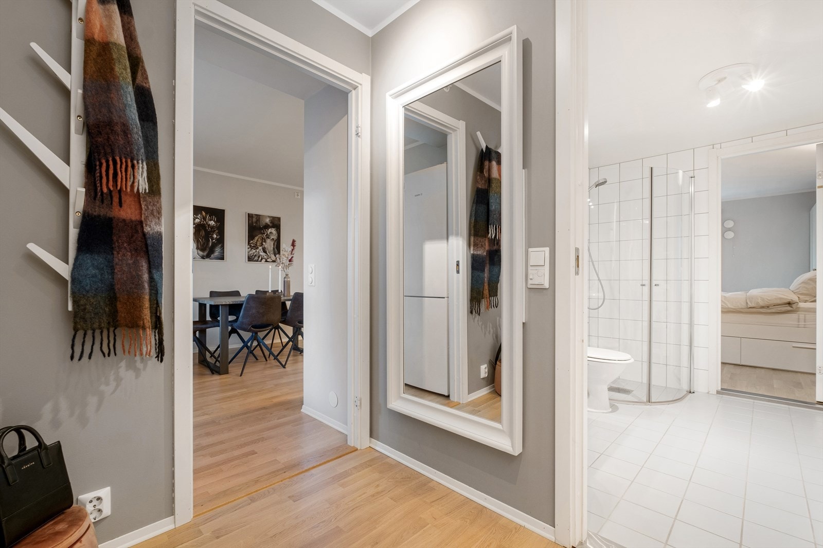 I 2019 ble overflatene malt og ny parkett ble lagt. Galleribilde