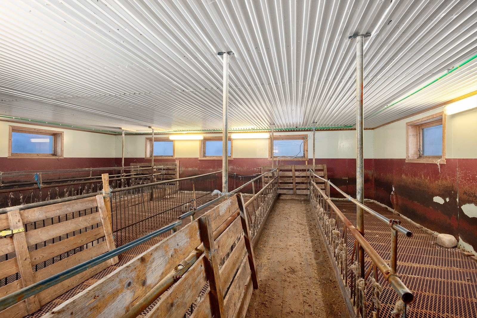 Innvendig i driftsbygning. Galleribilde