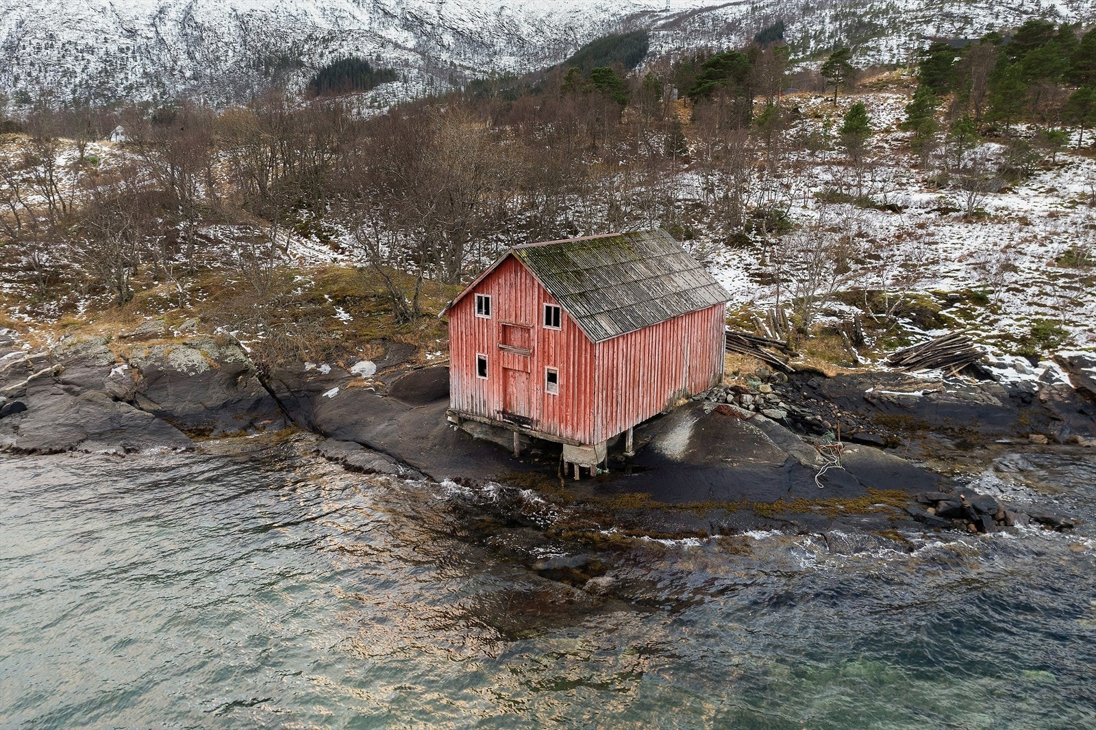 Eldre romslig naust medfølger. Galleribilde