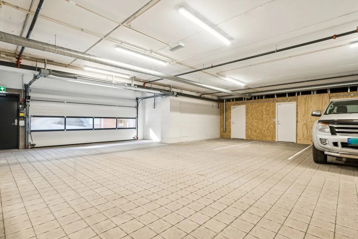 Fast parkeringsplass i garasjeanlegg Galleribilde