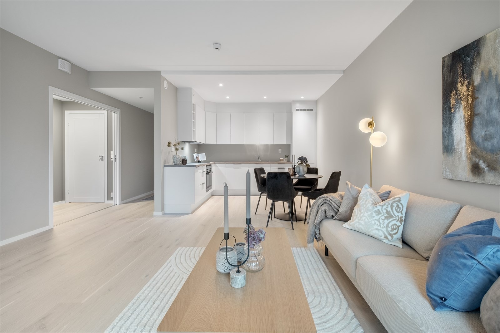 Ny leilighet med moderne, god standard og tidsriktige fargevalg. Galleribilde