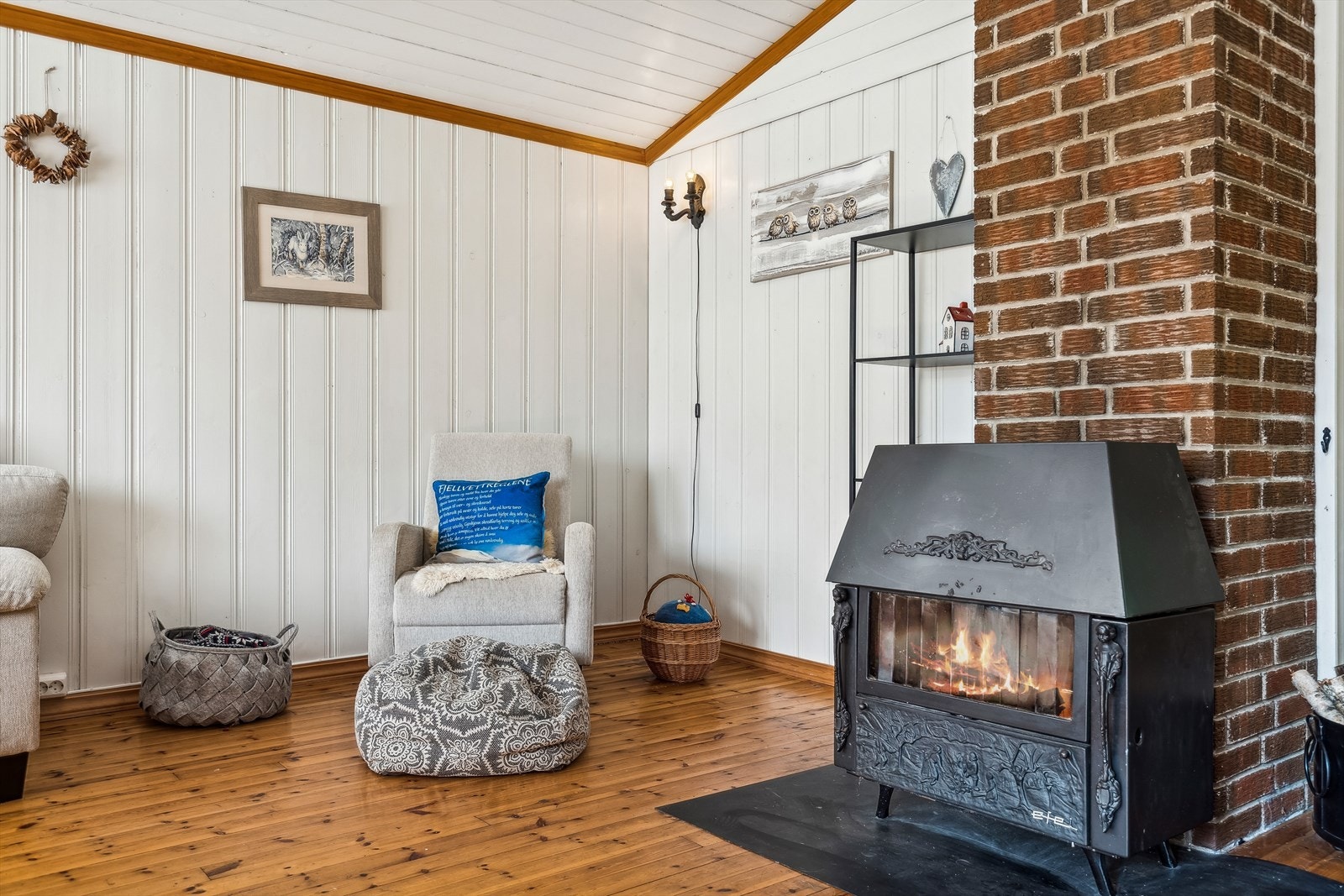 Vedovnen varmer godt på kalde vinterdager. Galleribilde