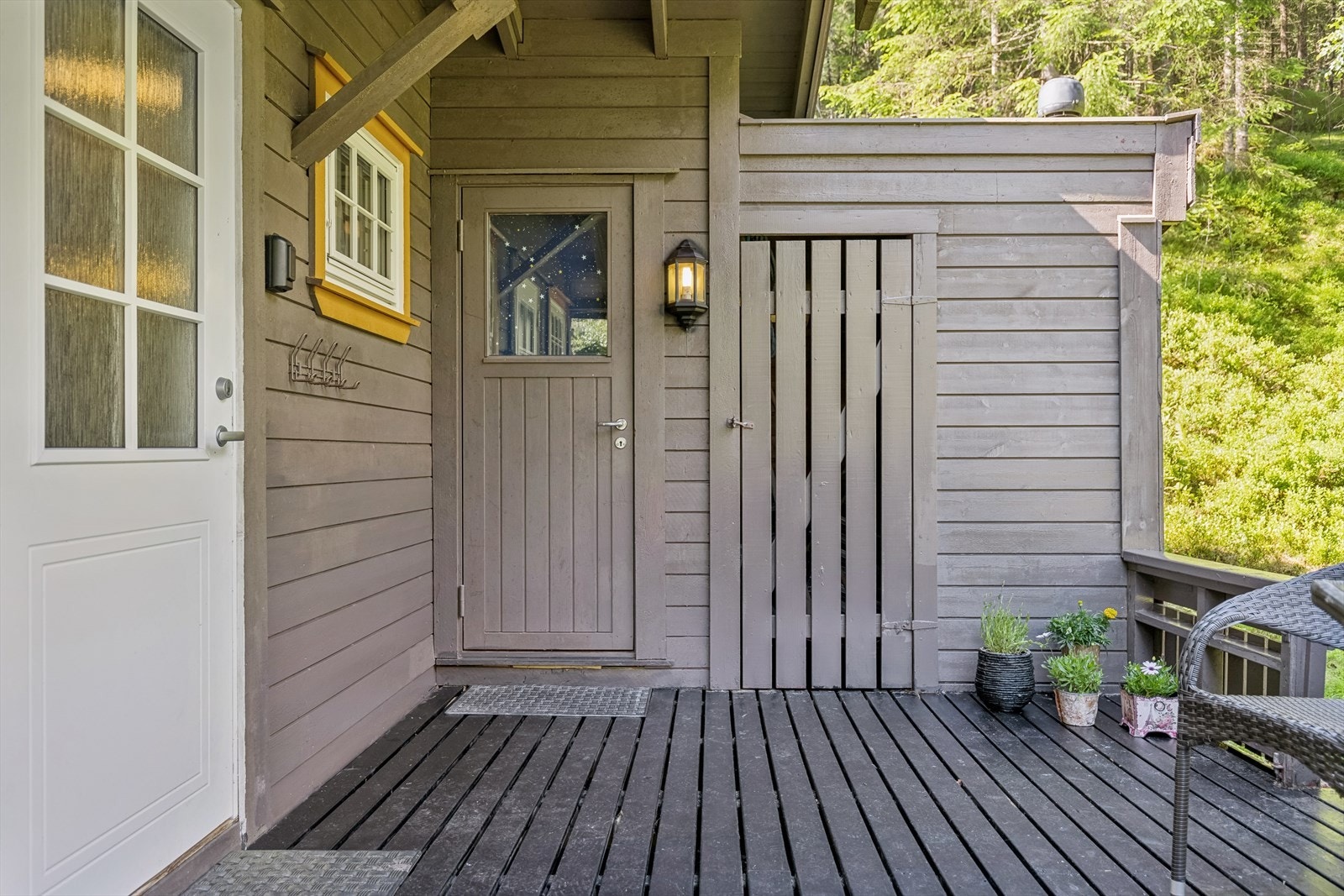 Utvendig bod til oppbevaring av ved. Galleribilde