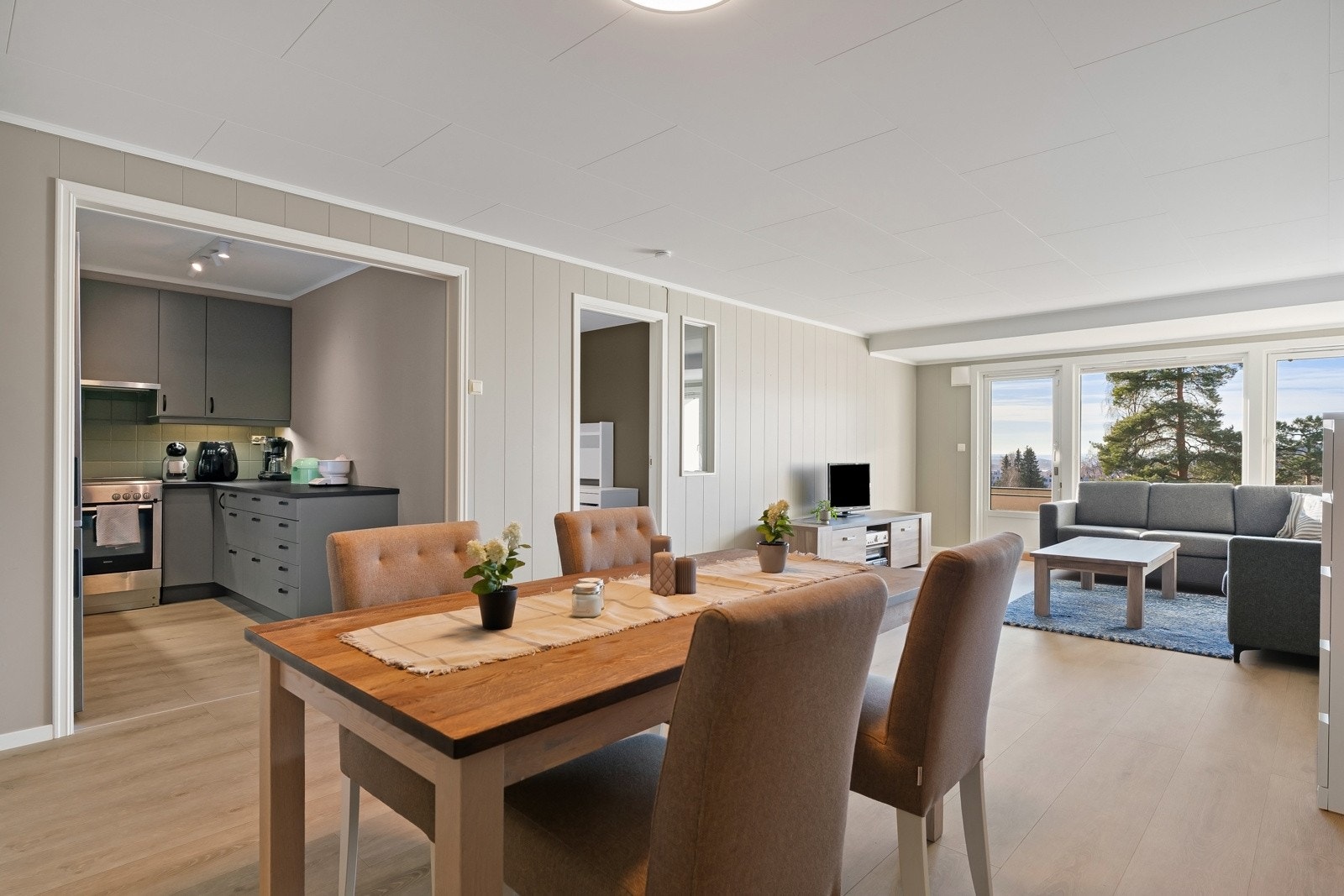 Inviter venner og familie over på et bedre måltid. Galleribilde