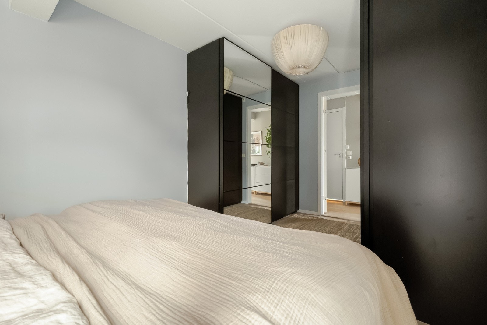 Garderobeskapene følger med i salget. Galleribilde