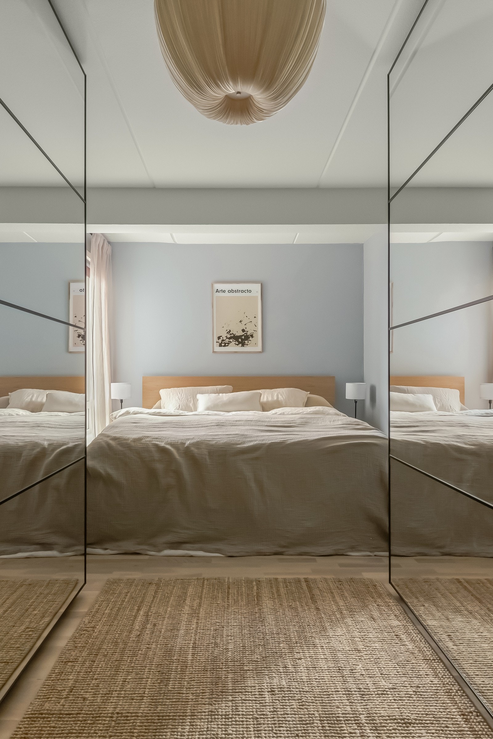 De tre soverommene har alle tre vindu mot trafikkfritt område. De er godt separert fra stuen, og alle har god plass til garderobeløsninger. Galleribilde