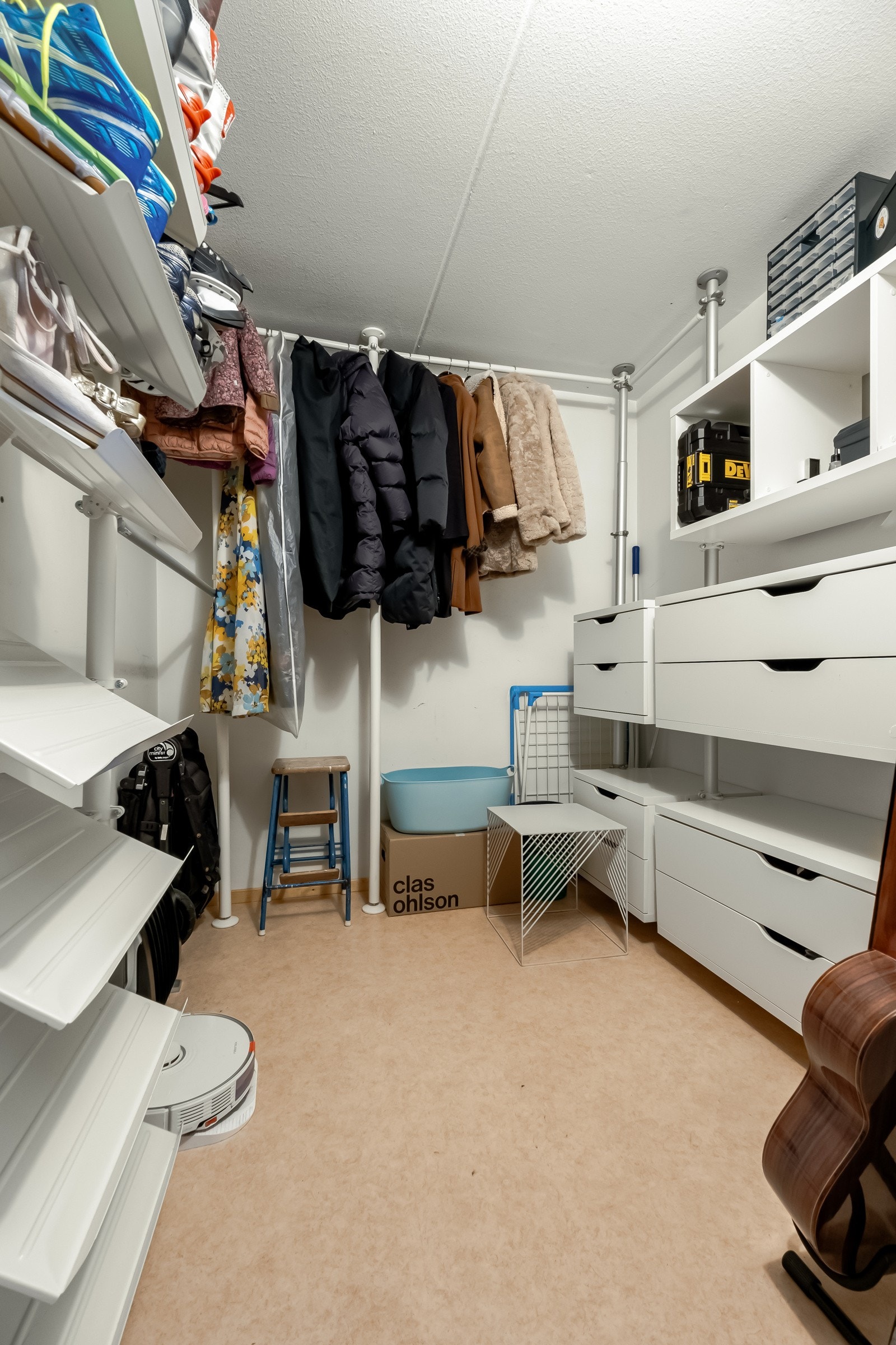 Fra entreen finner vi også den innvendige boden, målt til ca. 5 kvm. Galleribilde