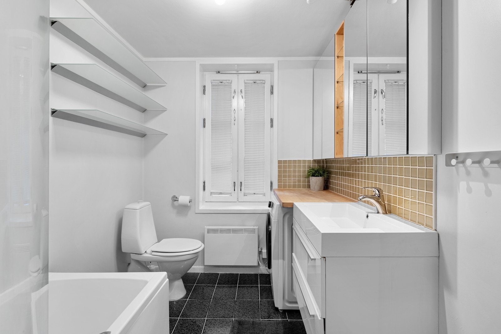 Varmekabler i gulv. Vaskemaskin medfølger! Galleribilde