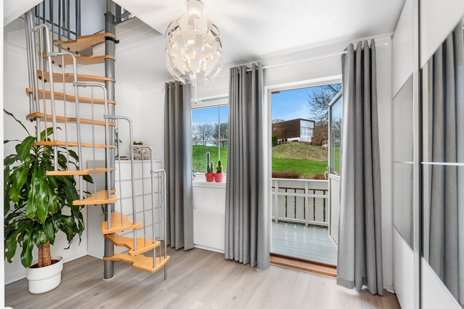 Soverom 2 - utgang til veranda 2 Galleribilde