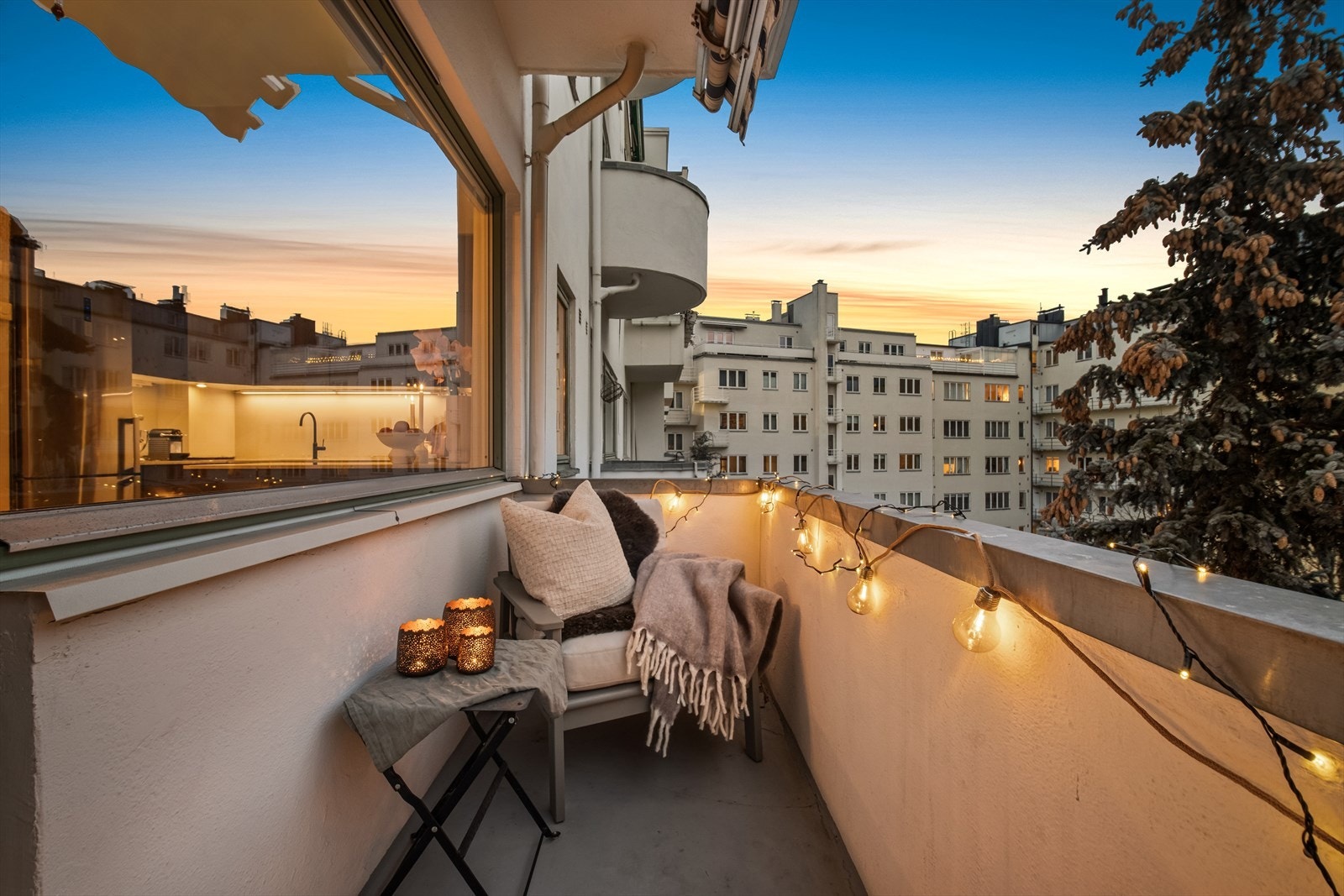 Leiligheten vender inn mot rolig og skjermet bakgård. Galleribilde