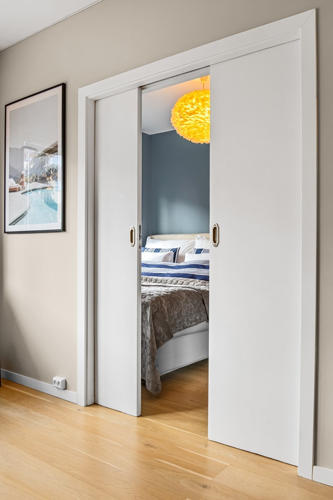 Inn til soverom fra stue. Galleribilde