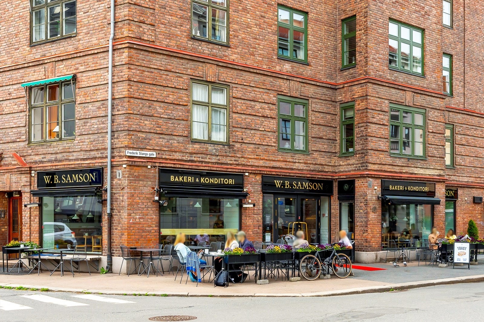 Det er flere gode kafeer, blant annet Kaffebrenneriet og W.B Samson, i umiddelbar nærhet. Galleribilde
