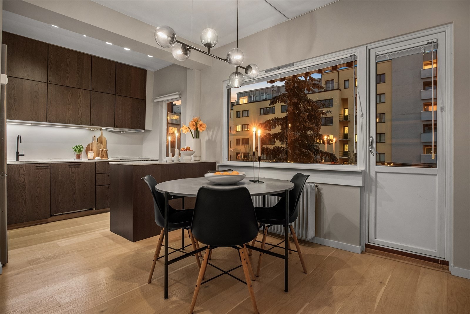 Velkommen til Vestheimgata 8, presentert av Fredrik Langsø ved Nordvik Bygdøy allé. Galleribilde