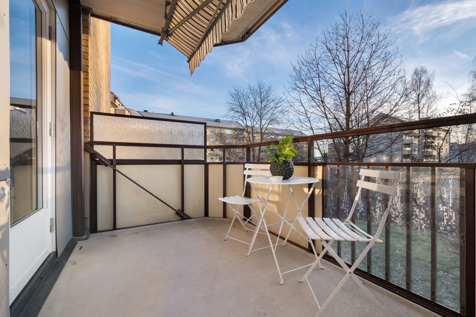 Overbygd balkong på 8 kvm med markise. Galleribilde