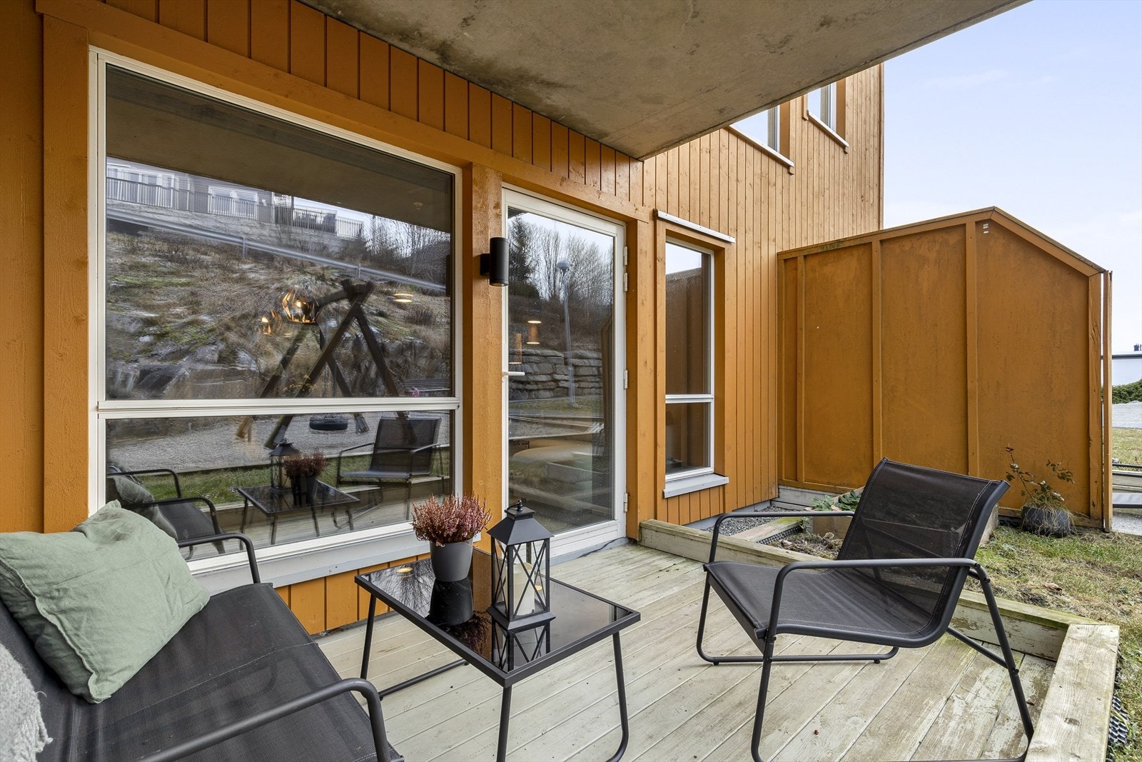 Terrassen vender mot vest og er på ca. 6 m². Galleribilde