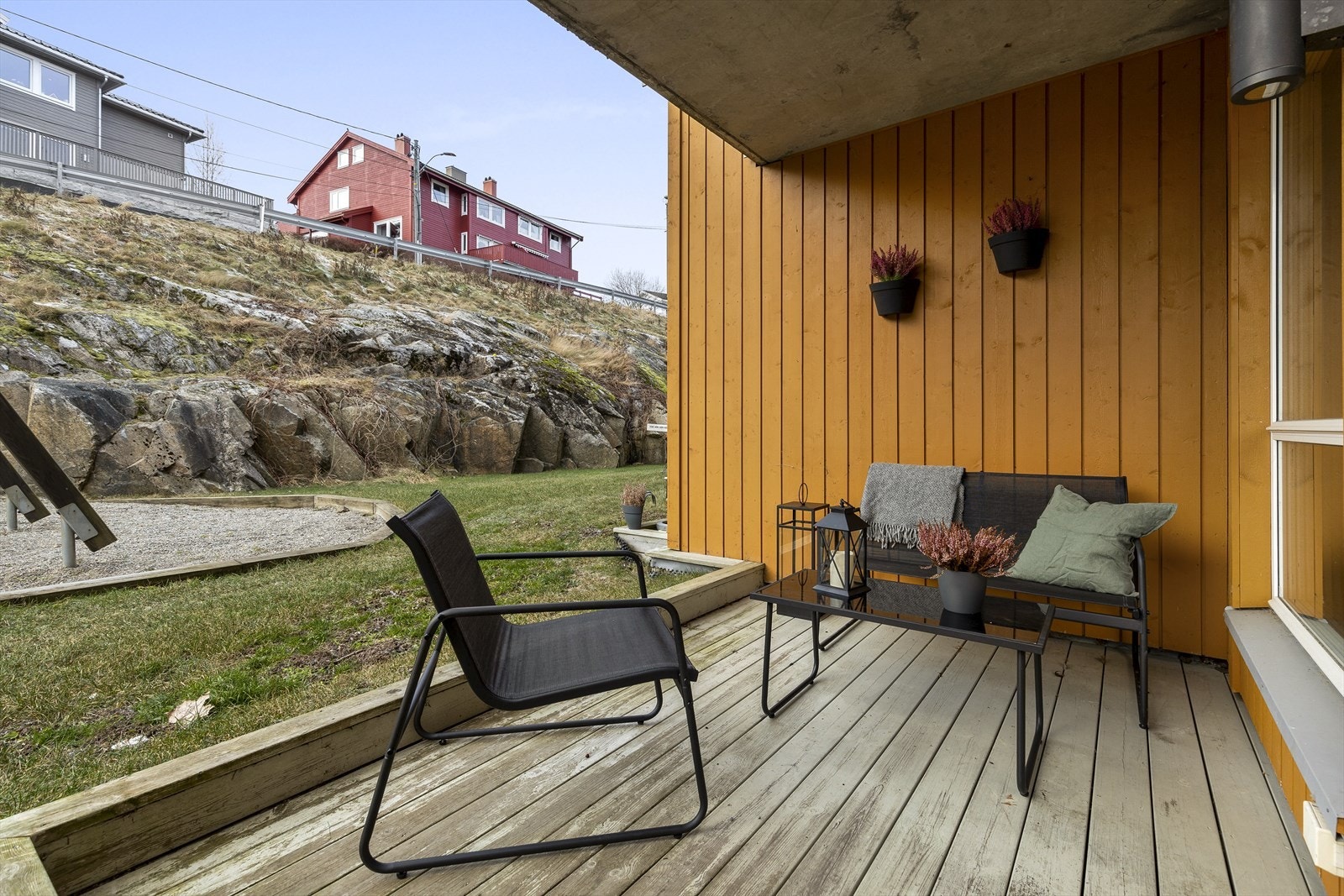 Markterrasse med utgang fra stue/kjøkken Galleribilde