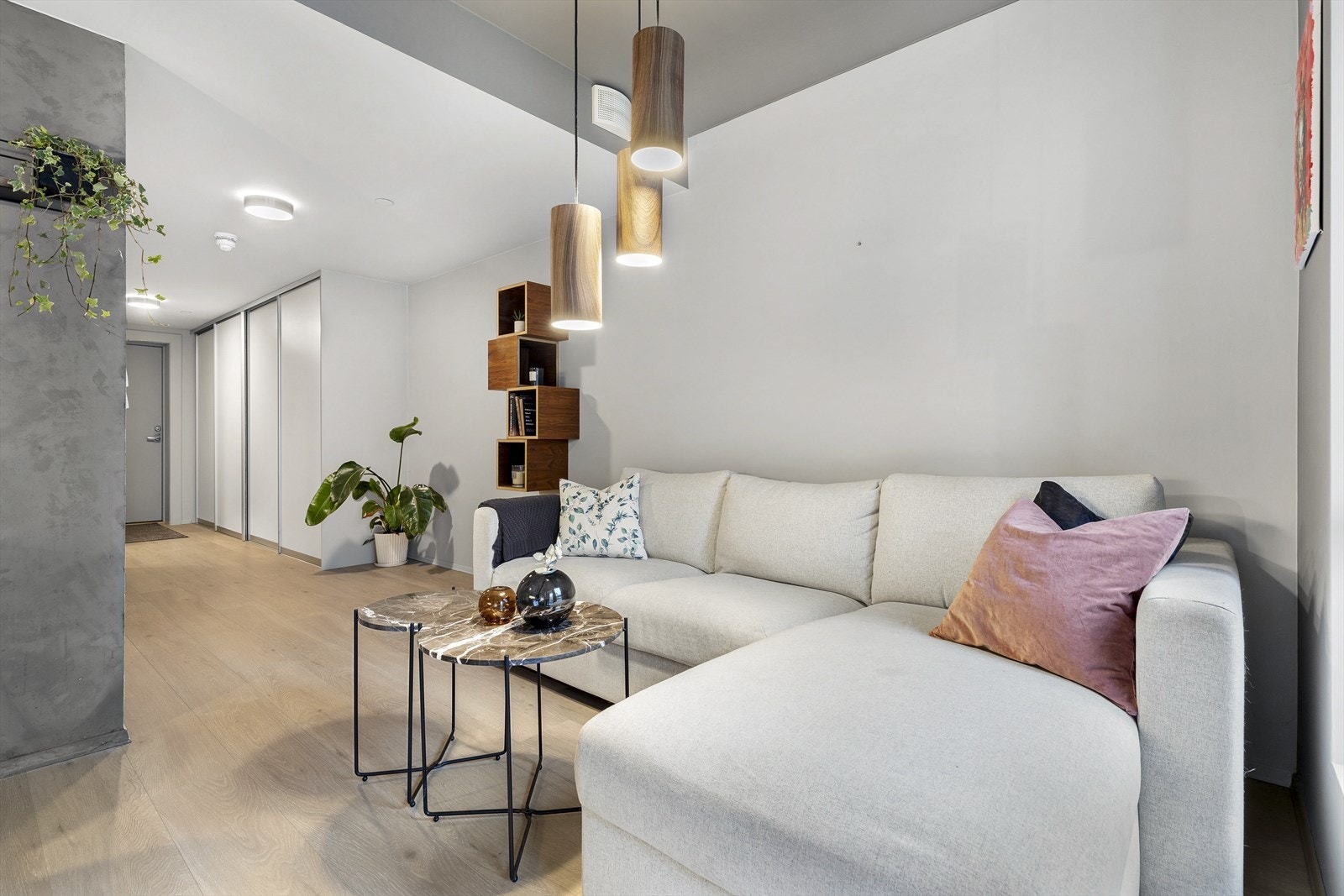 Stue med plass til sofagruppe og det er mulighet for kontorplass Galleribilde