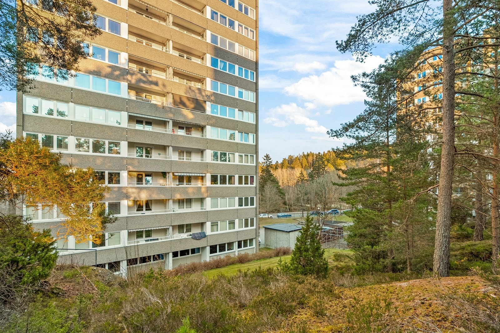 Borettslaget er lokalisert midt i hjertet av Haugerud med marka rett utenfor døren. Galleribilde