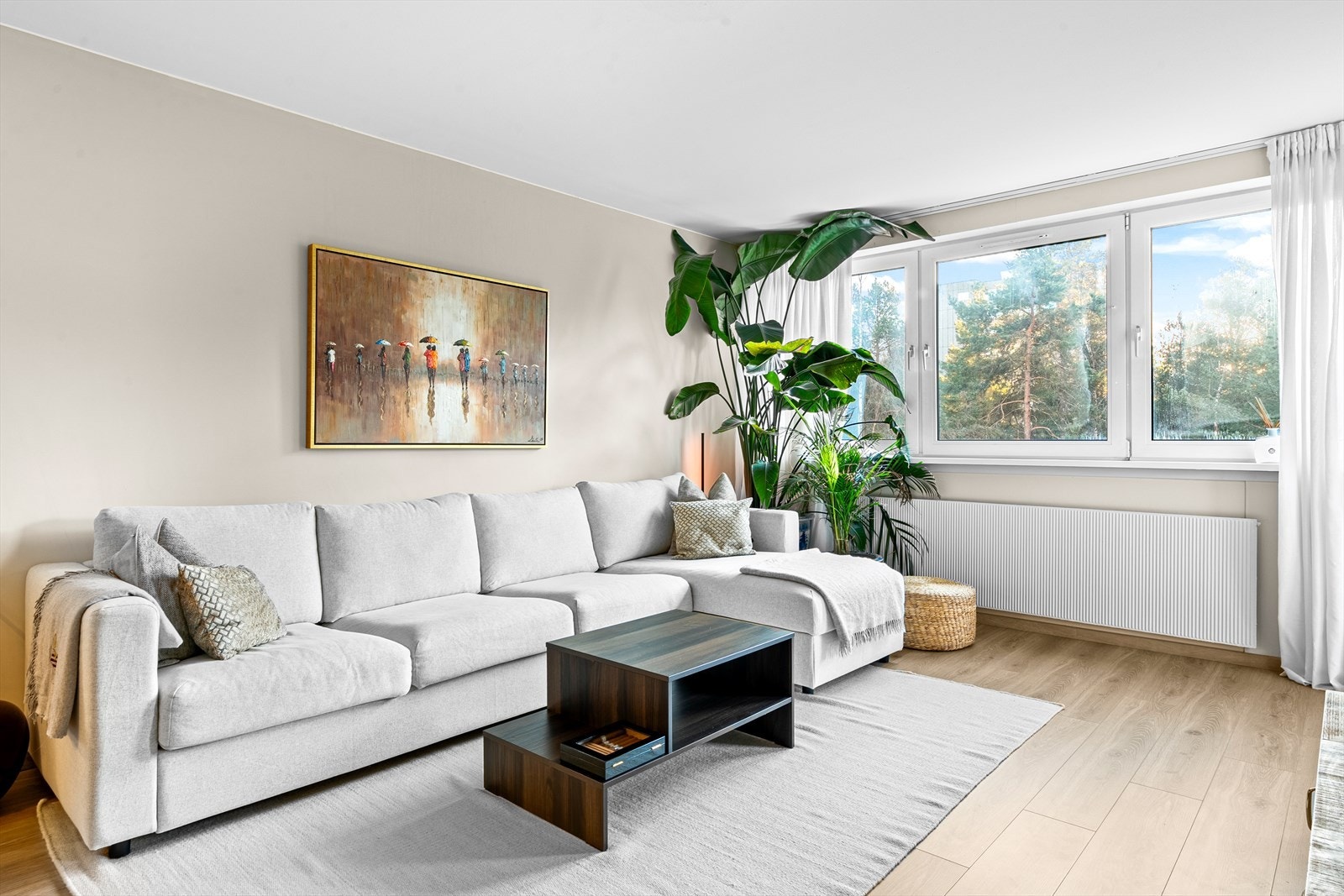 Oppvarming med radiatorer tilknyttet felles fyringsanlegg. Fyring og varmtvann er inkludert i felleskostnader. Galleribilde