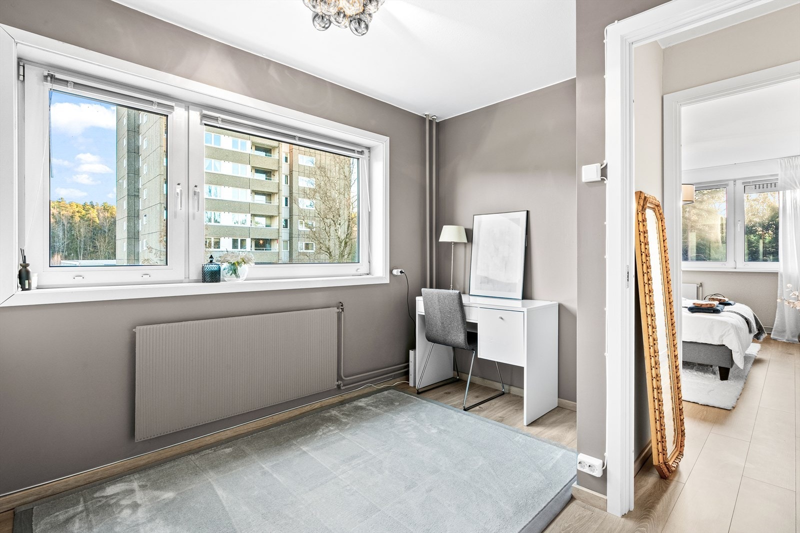 Soverom 1 med plass til seng og garderobe. Rommet delt av fra kjøkken og etablert i 2023. Galleribilde