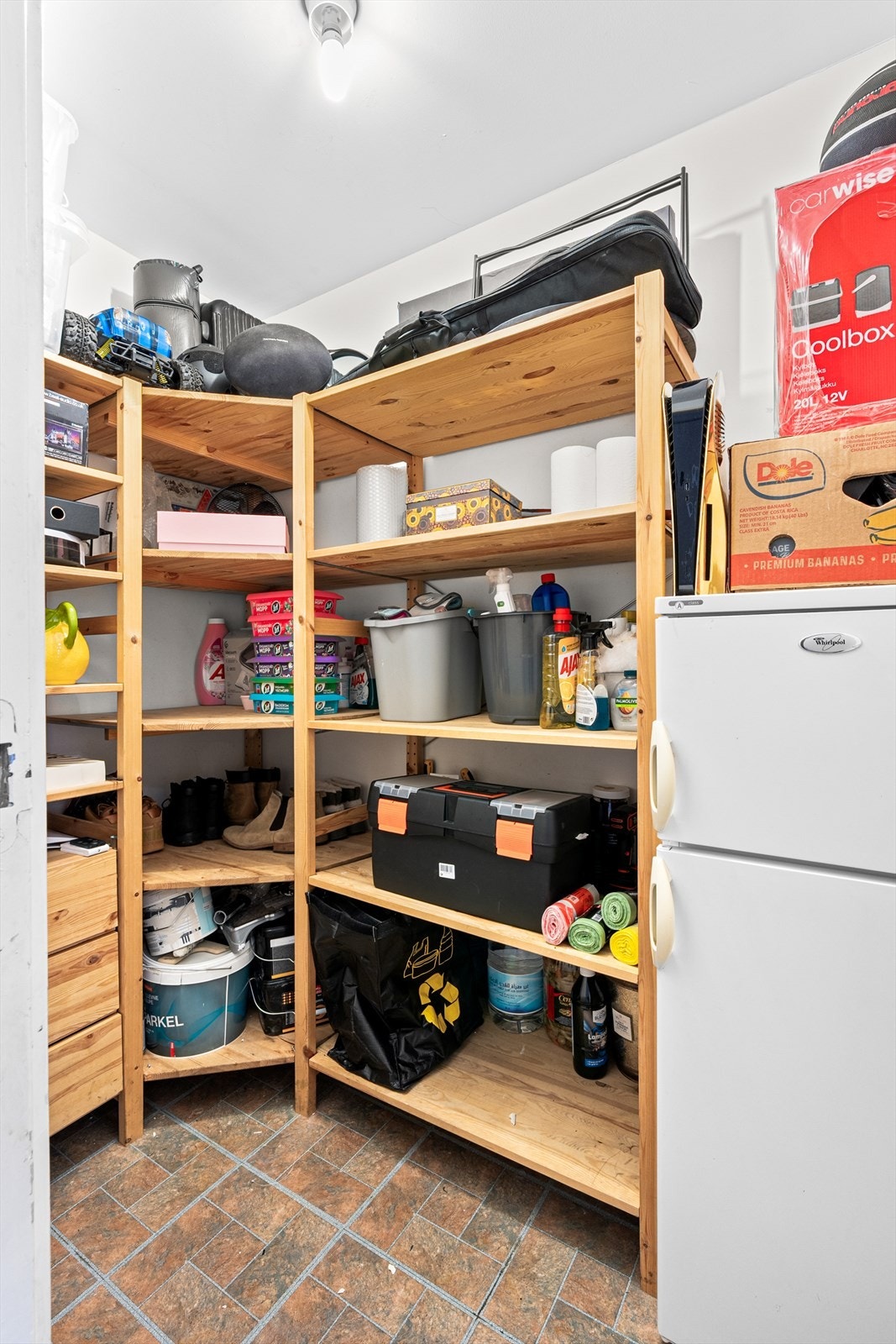 Praktisk innvendig bod ved entré. Galleribilde